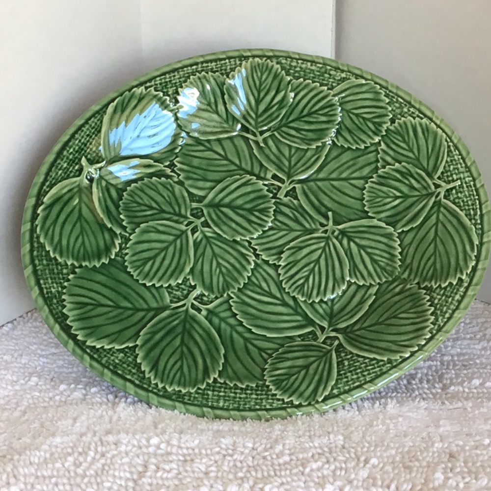 Oval Dinner Plates. Bordallo Pinheiro Portugal  One Set of 8